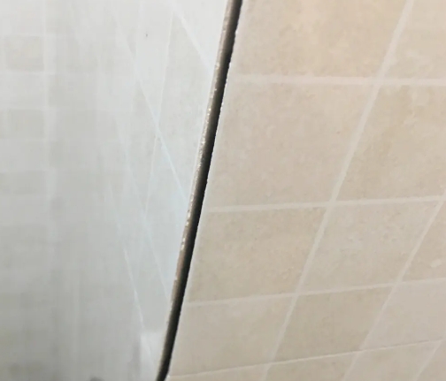 上蔡瓷砖空鼓维修公司分享阳台瓷砖脱落的修复过程可以分为以下几个步骤